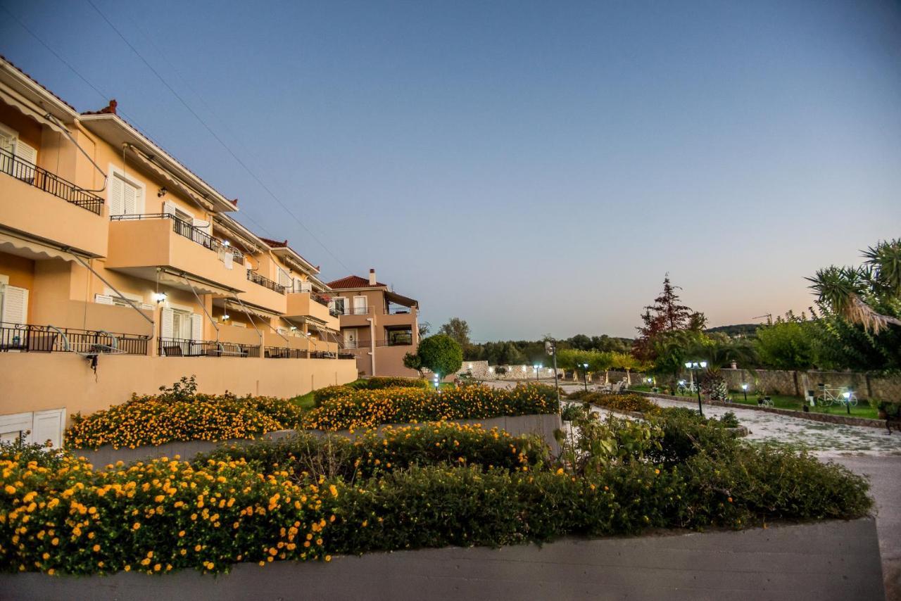 Aristotelis Apartments Razata Exterior photo