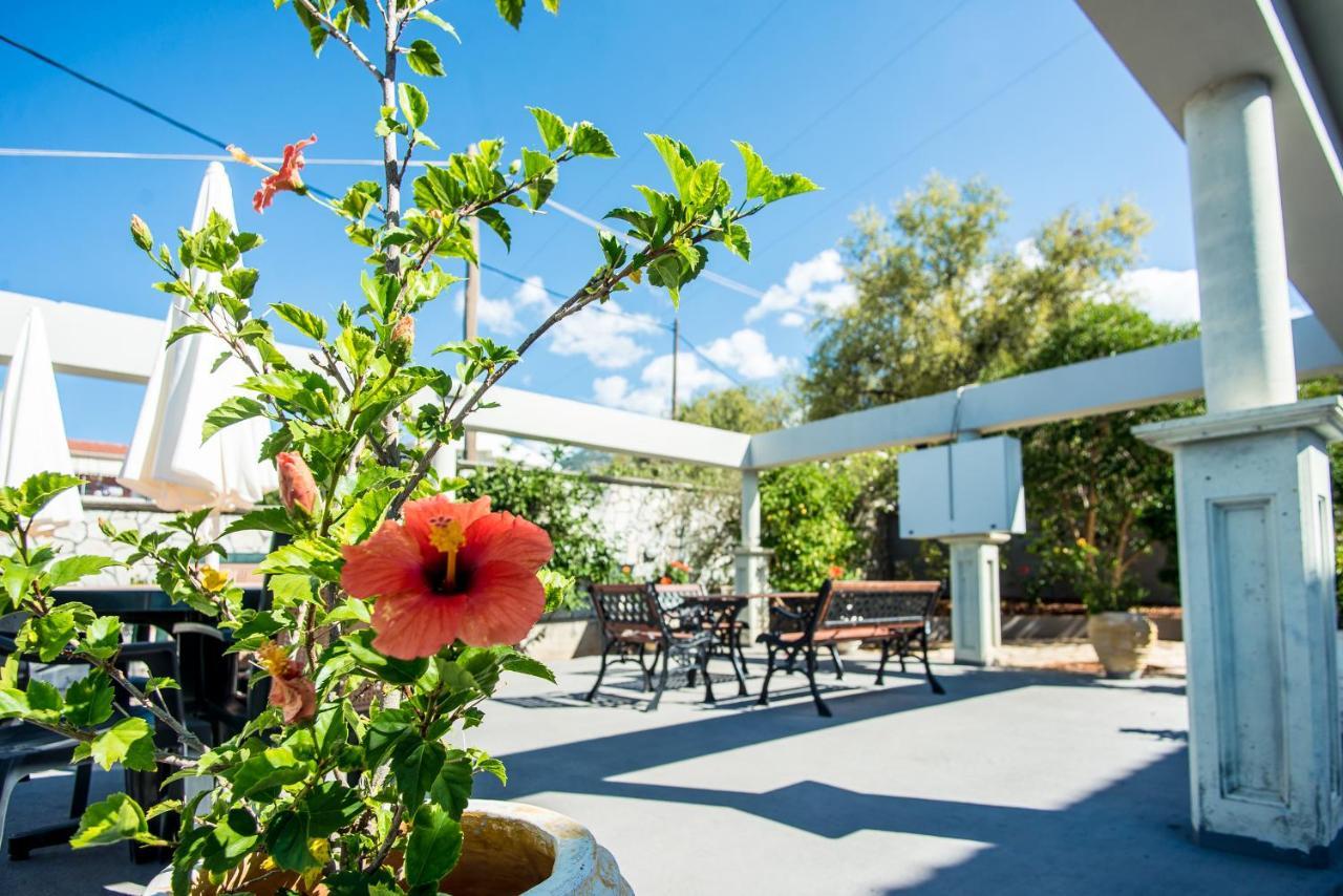 Aristotelis Apartments Razata Exterior photo