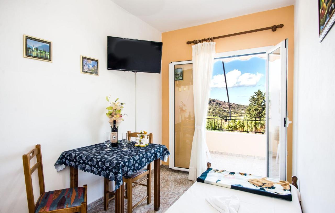 Aristotelis Apartments Razata Exterior photo